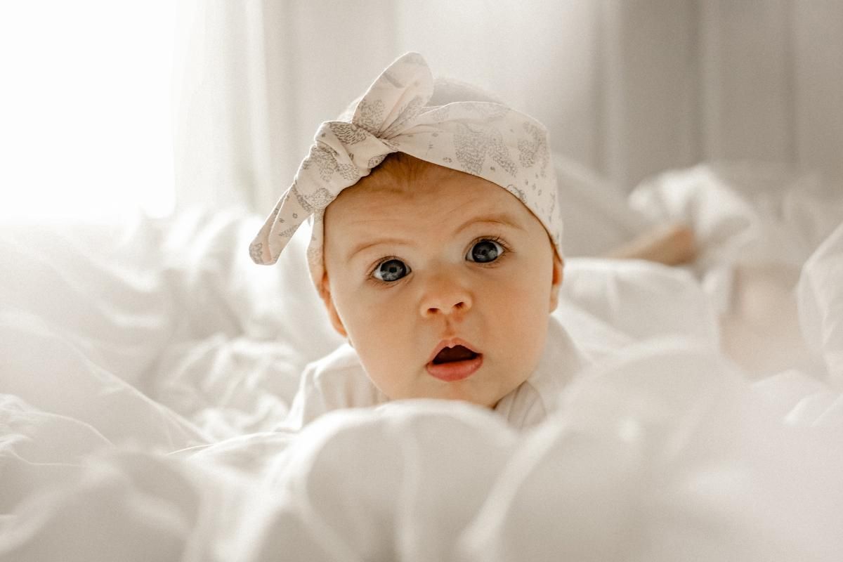 Baby Fotoshooting Bayreuth – zarte Momente – Fotostadl Sabrina Redlich